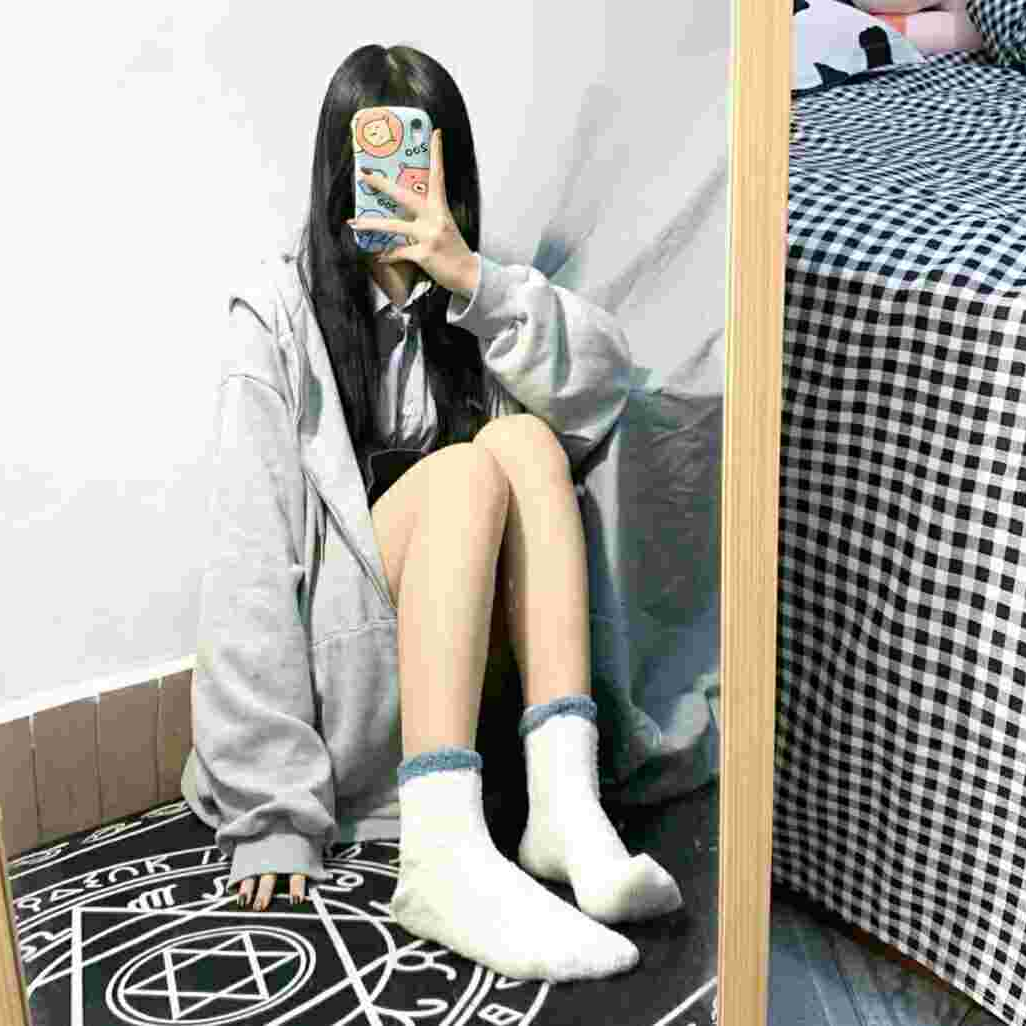 隔壁的拉杆箱